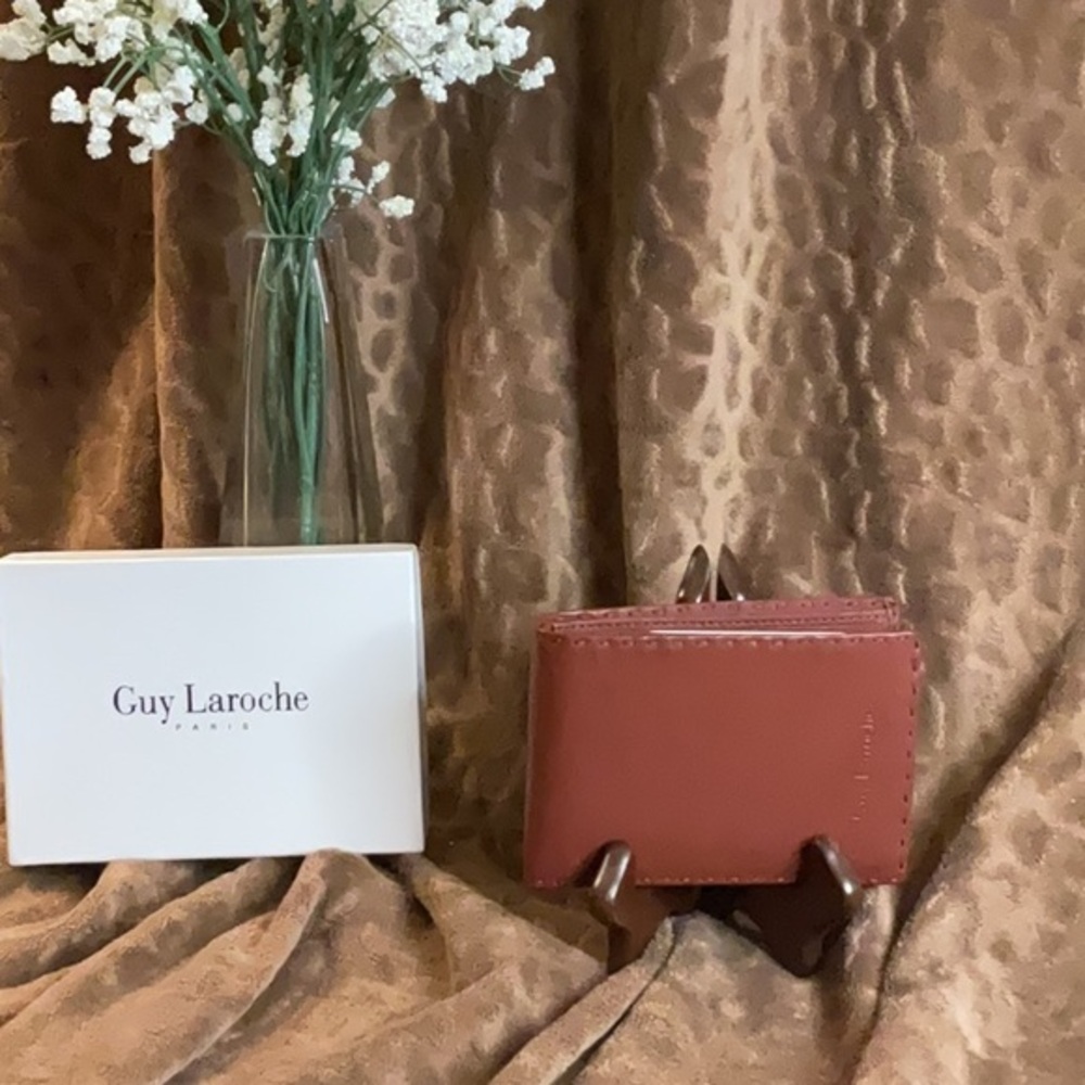 Guy Laroche Paris - Leather Wallet
